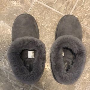 Ugg slippers barely worn